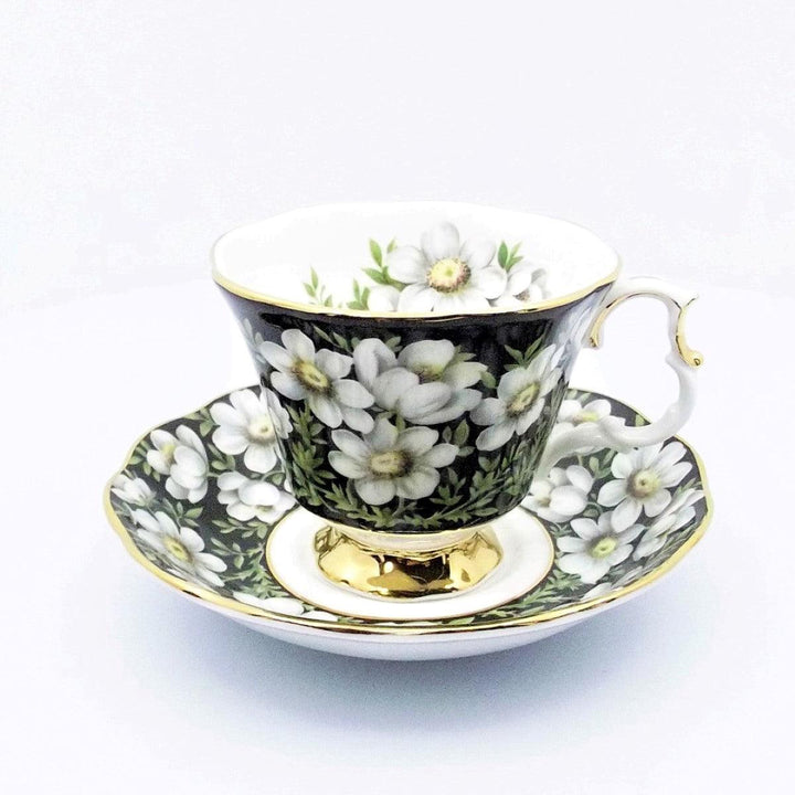 Royal Albert theekopje Mountain Avens Engelse porseleinen emaille decoraties gouden afwerkingen bloem A-S885-4 - Gioielleria Capodagli