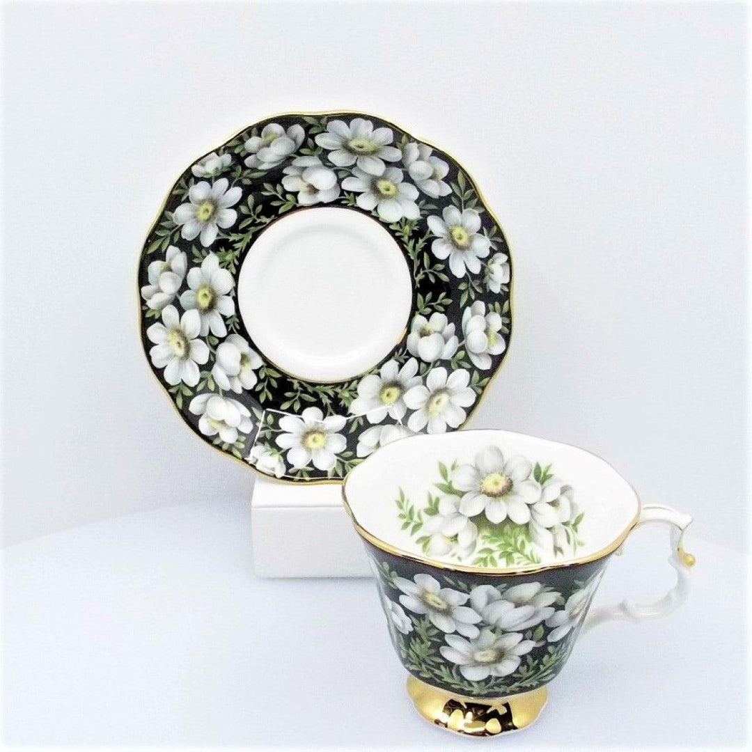 Royal Albert theekopje Mountain Avens Engelse porseleinen emaille decoraties gouden afwerkingen bloem A-S885-4 - Gioielleria Capodagli